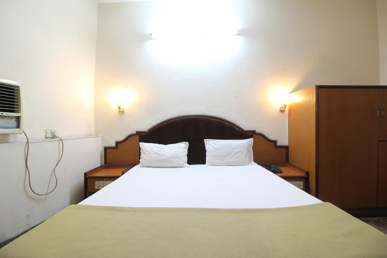 Soubhagya Inn Silvassa Ngoại thất bức ảnh